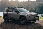تویوتا RAV4 مدل 2026 هیبریدی معرفی شد؛ نسخه PHEV با ۳۲۰ اسب بخار و شارژ سریع 